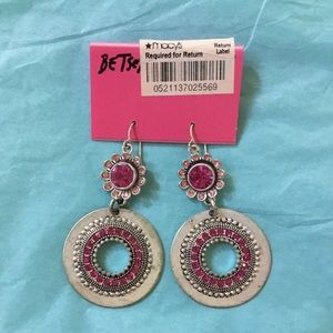 New Betsey Johnson dangling earrings w pink gems